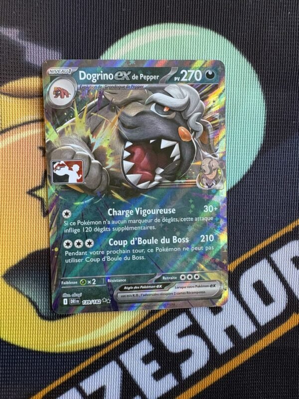 Dogrino-ex de Pepper · 139 · FR · Logo Play! Pokémon (Prerelease/tournoi) dans l'illustration