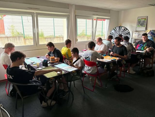 Joueurs réunis pendant un tournoi OozeShop à Heillecourt